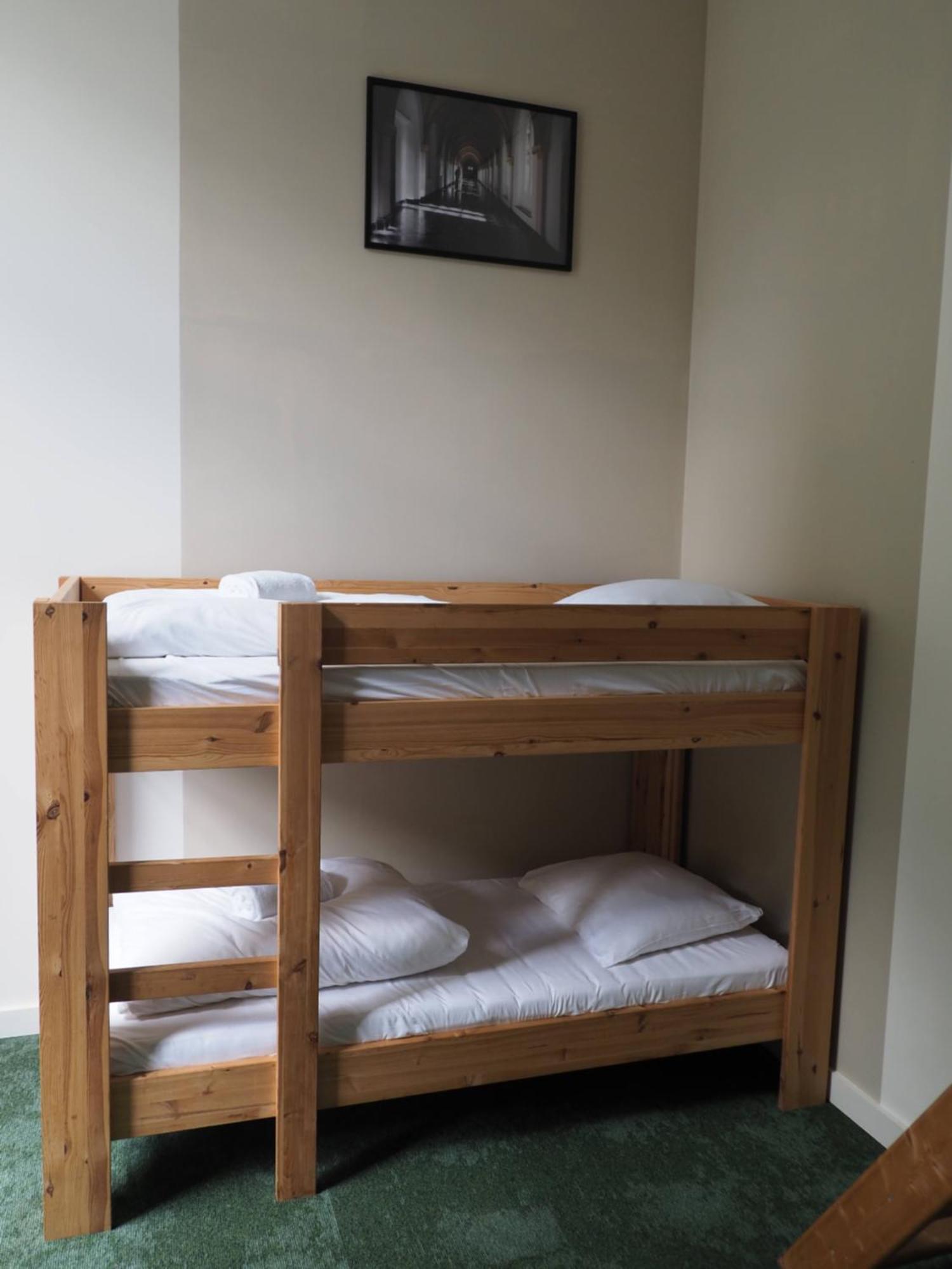Hostel Roots Тилбург Экстерьер фото