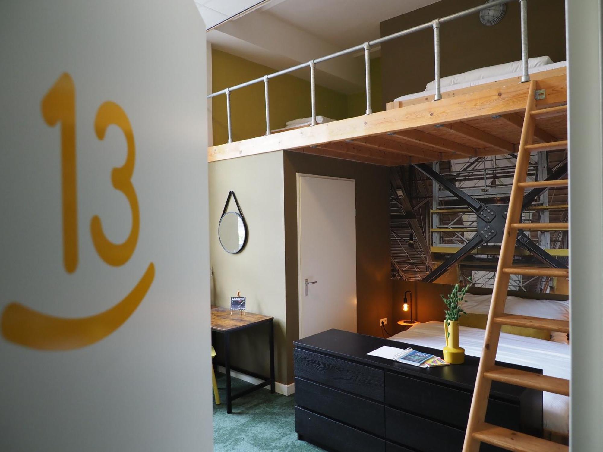 Hostel Roots Тилбург Экстерьер фото