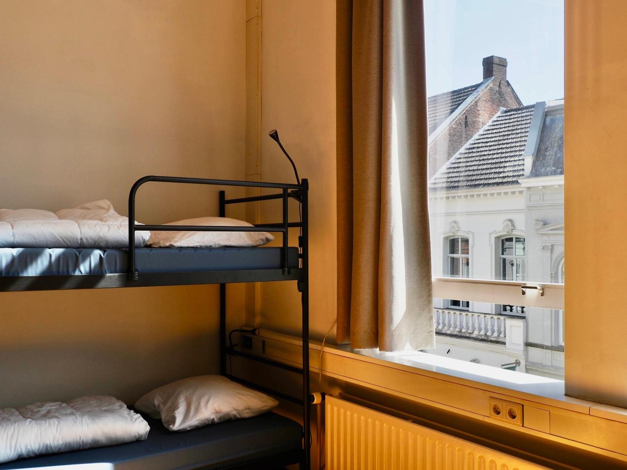 Hostel Roots Тилбург Экстерьер фото